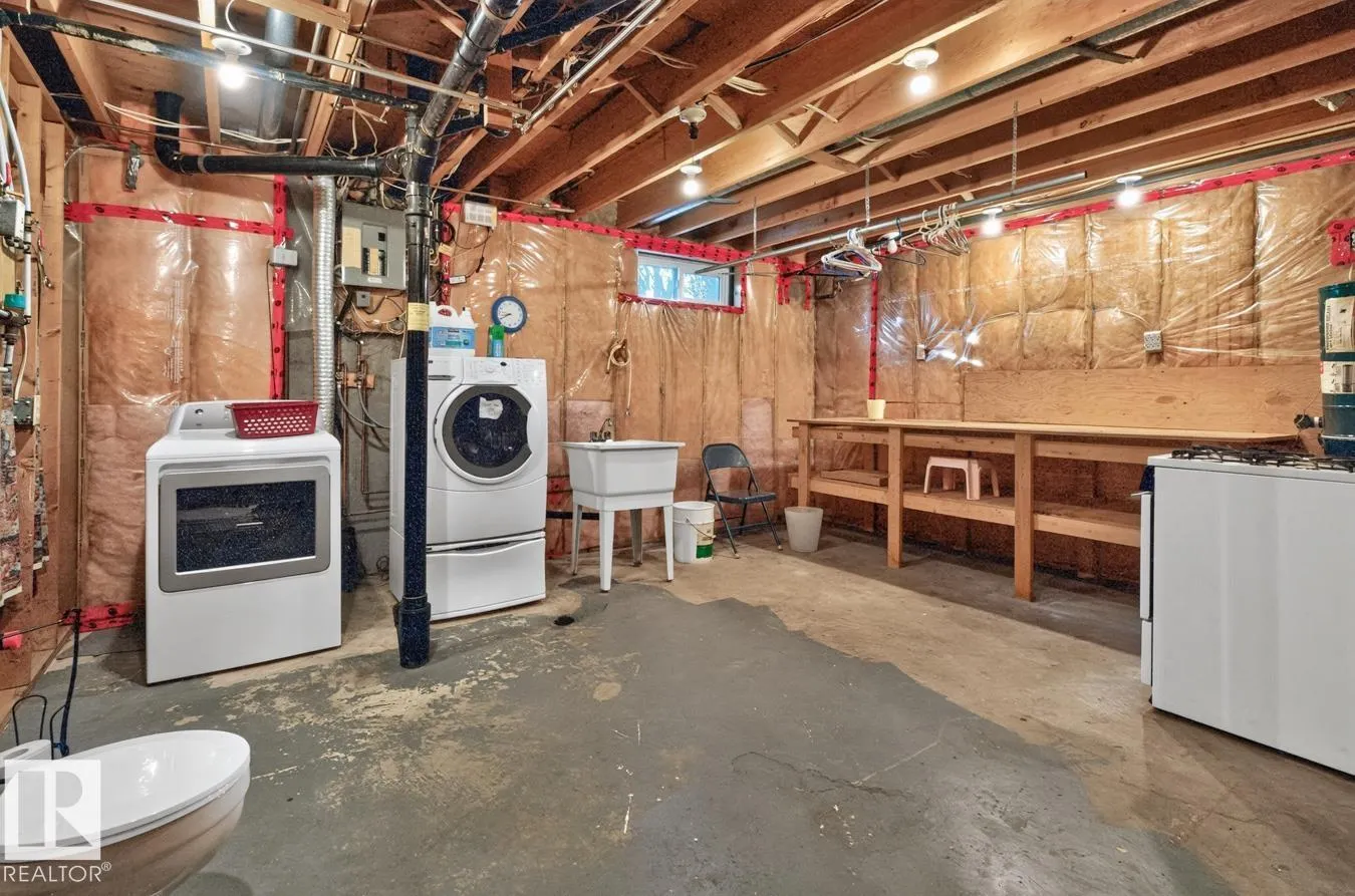 8711 38A AV NW