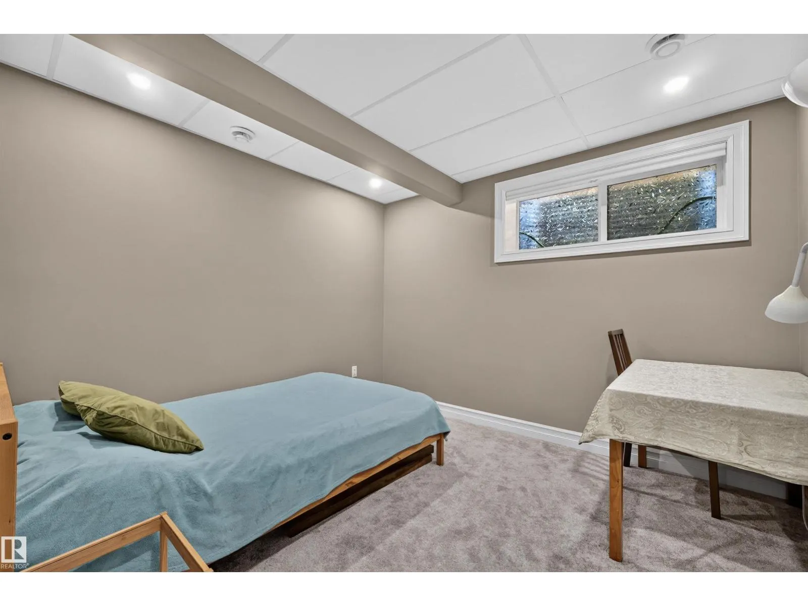 21319 58 AV NW