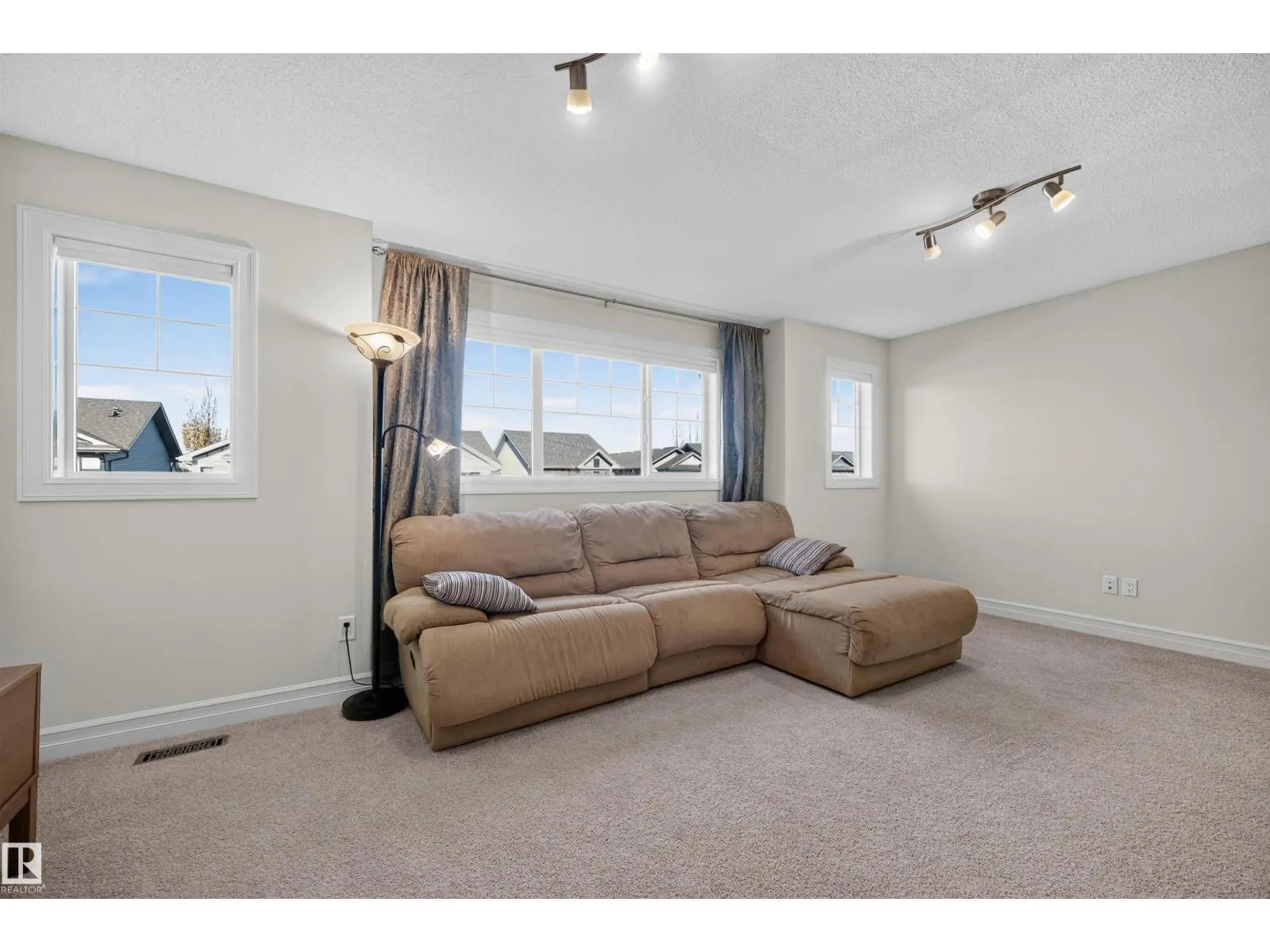 21319 58 AV NW