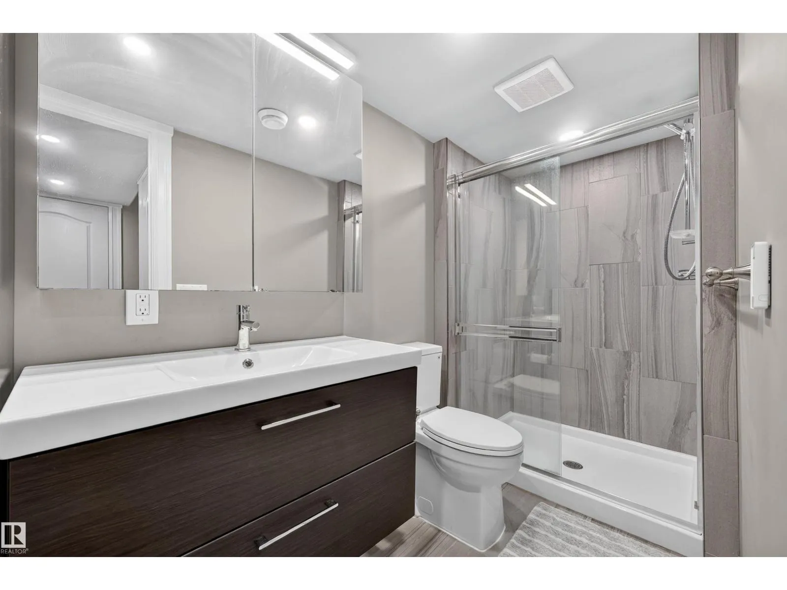 21319 58 AV NW