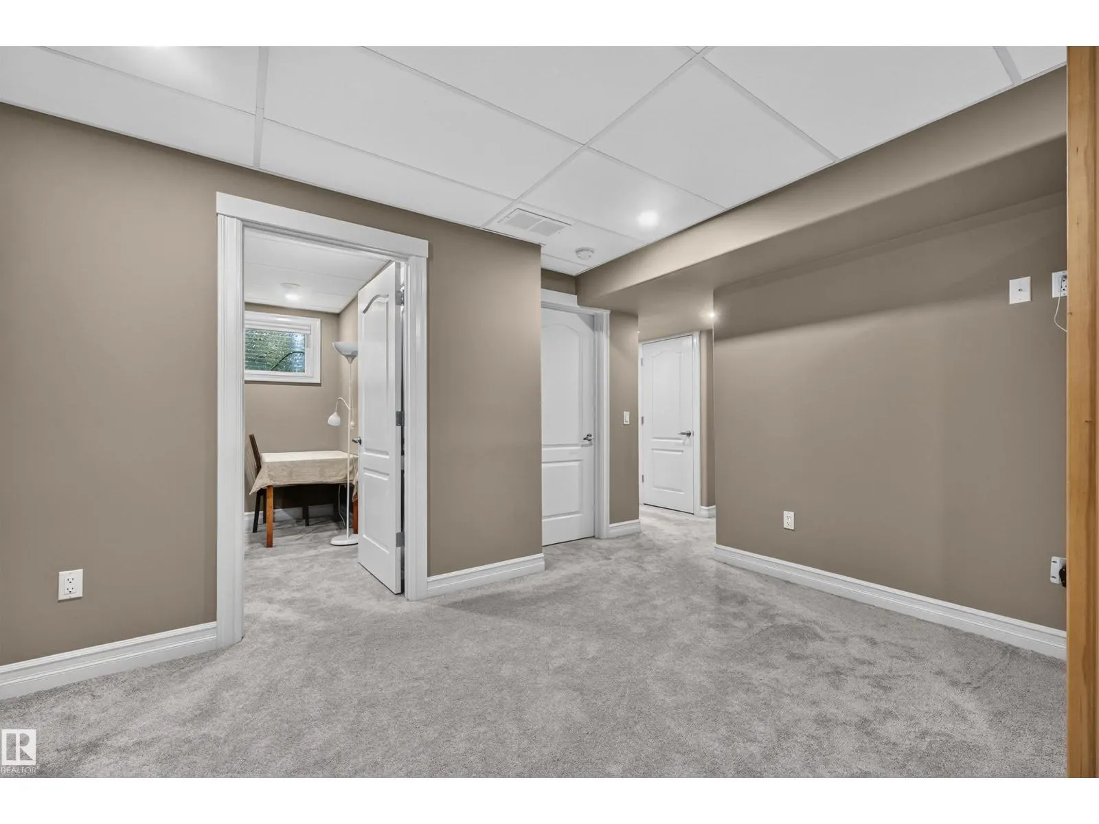 21319 58 AV NW