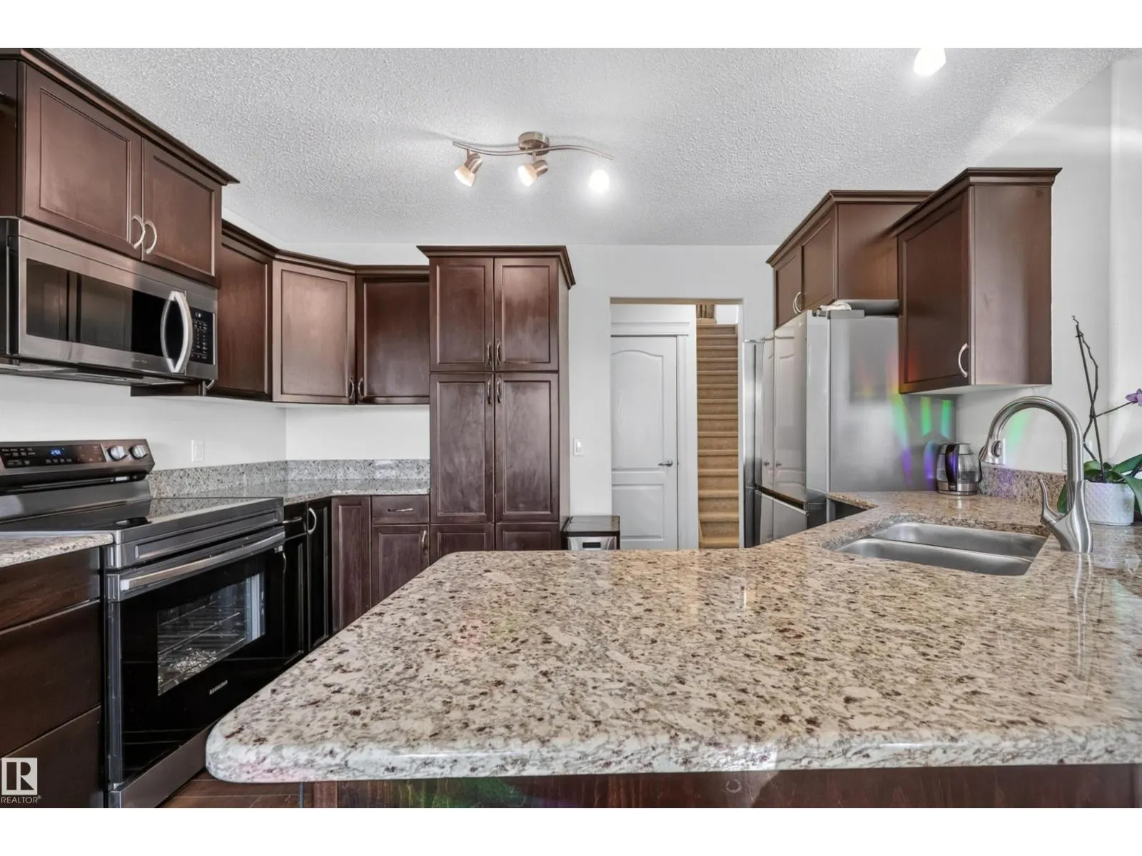 21319 58 AV NW