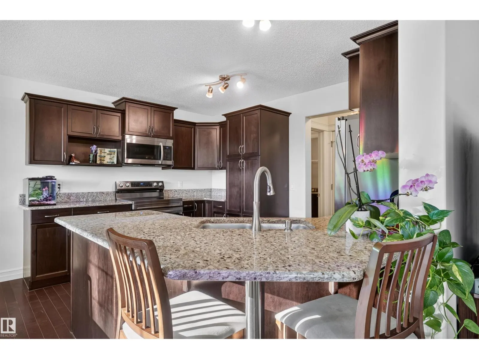 21319 58 AV NW