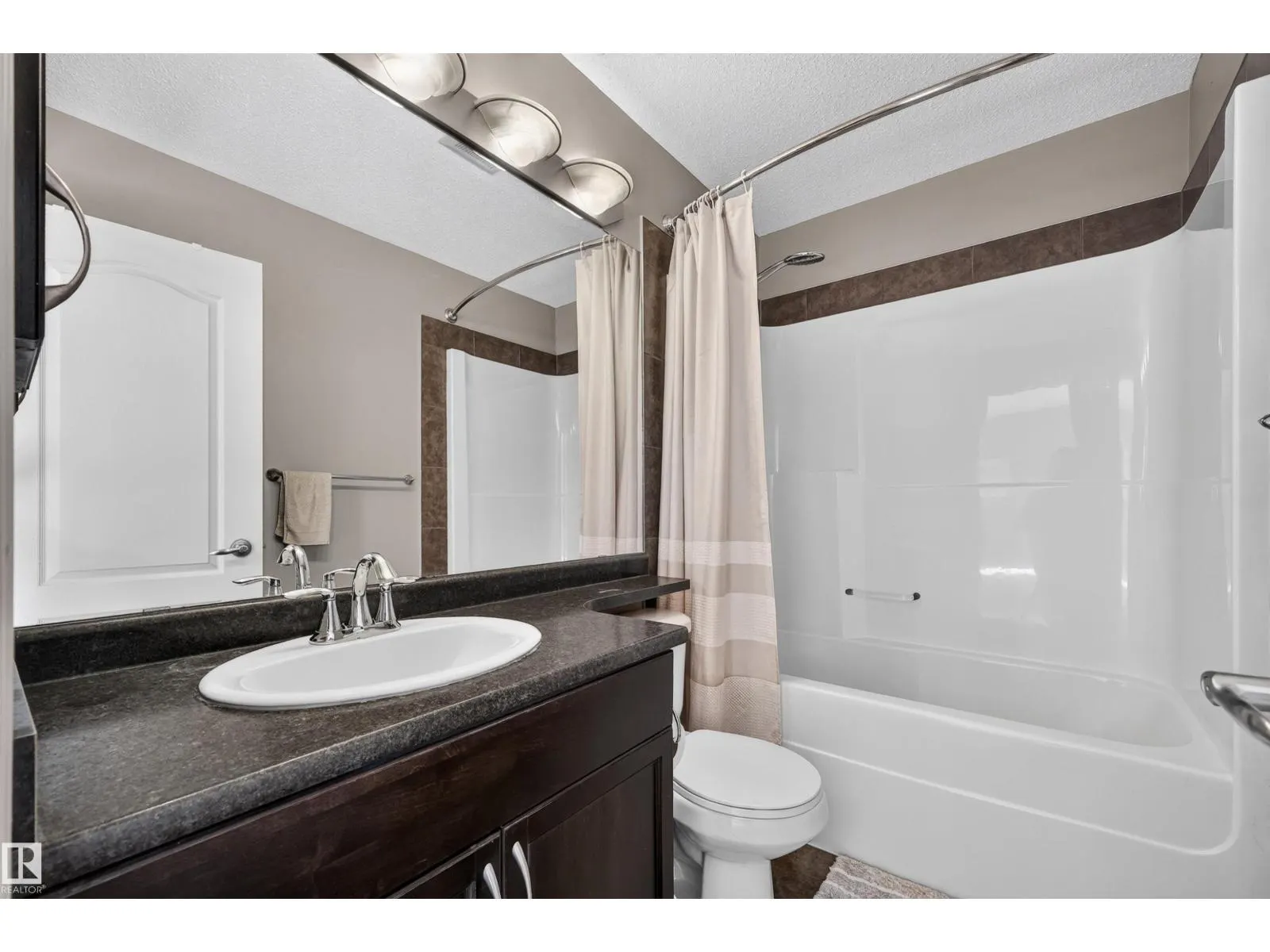 21319 58 AV NW