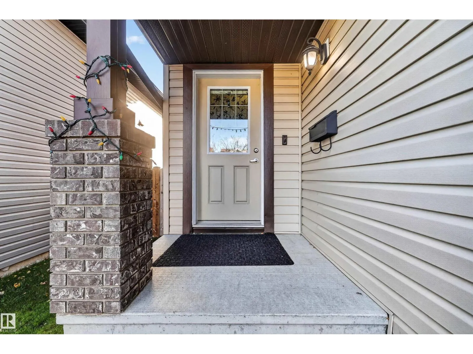 21319 58 AV NW