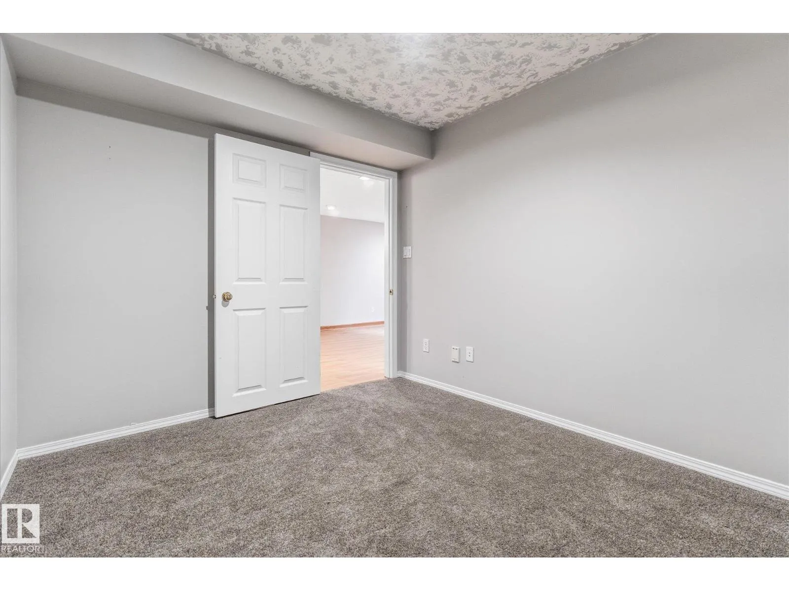 7 WESTERLAND PL