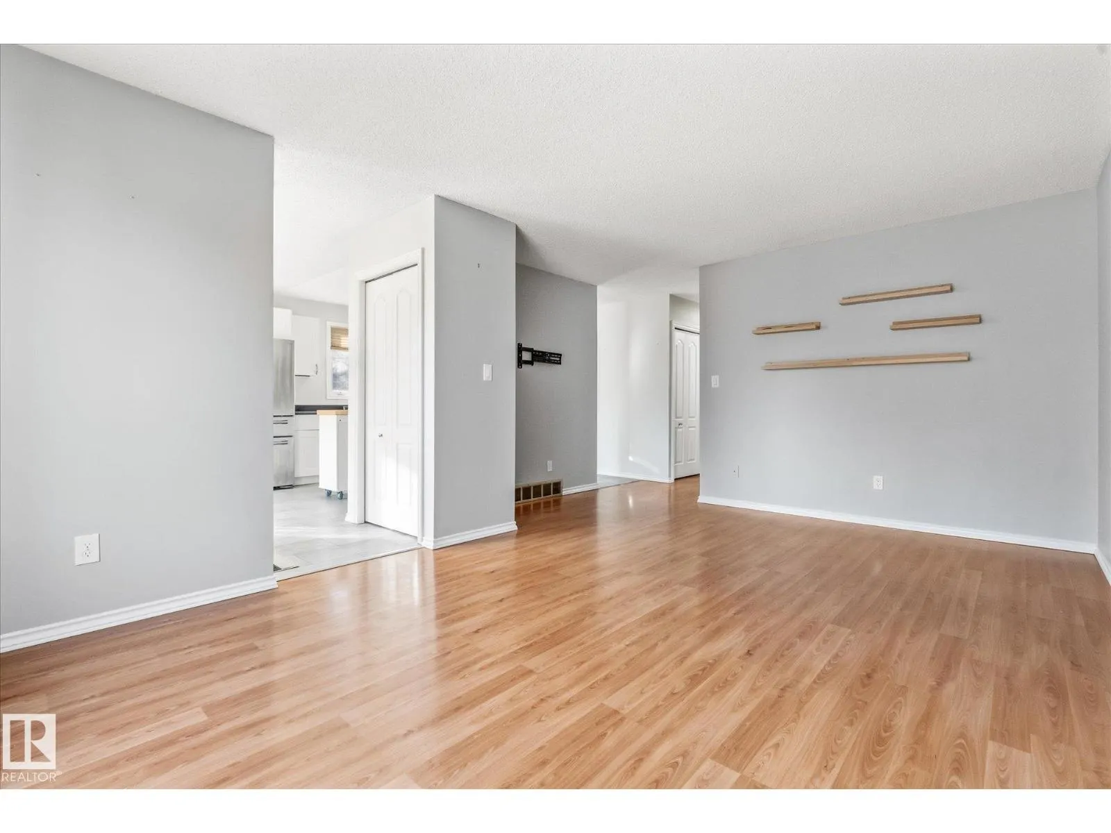7 WESTERLAND PL