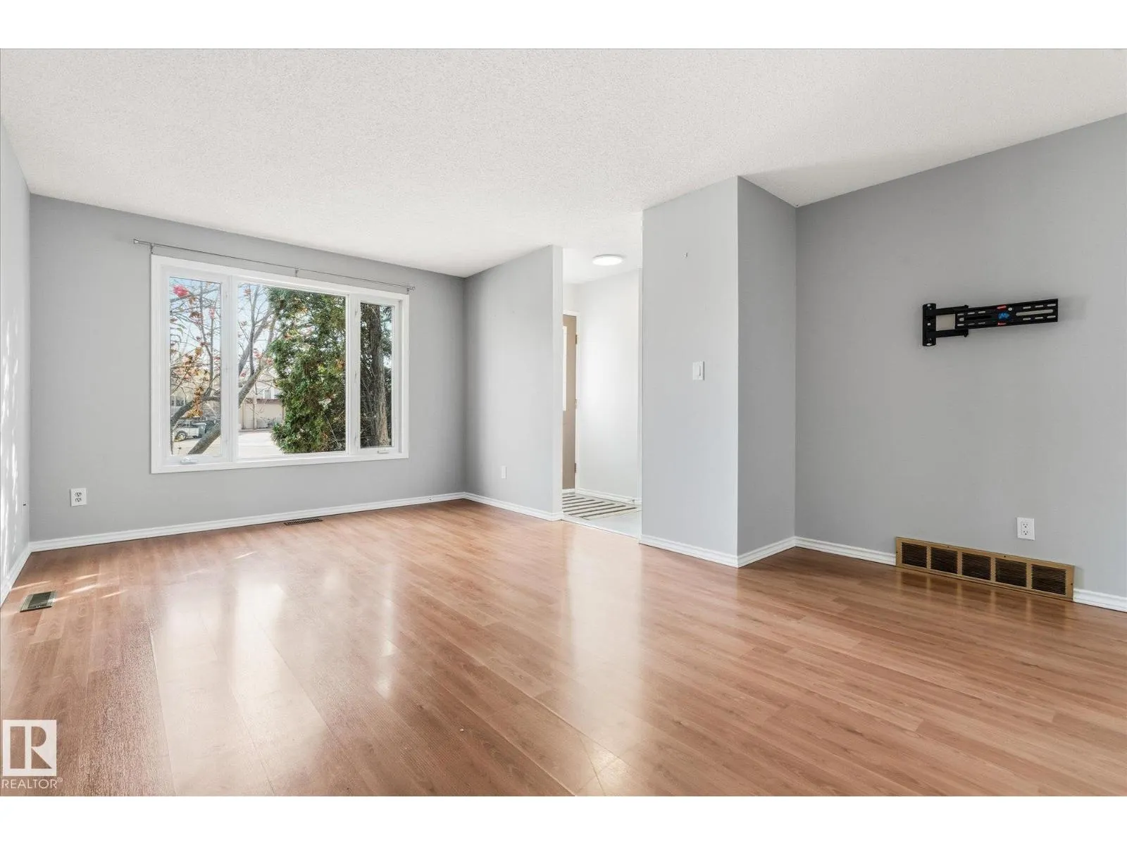 7 WESTERLAND PL