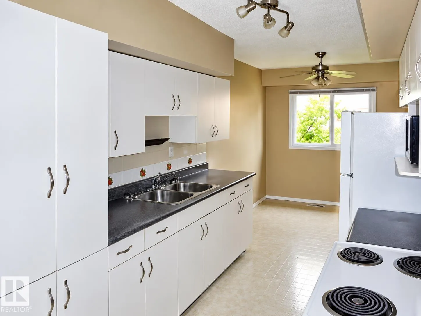 148 CENTENNIAL CO NW