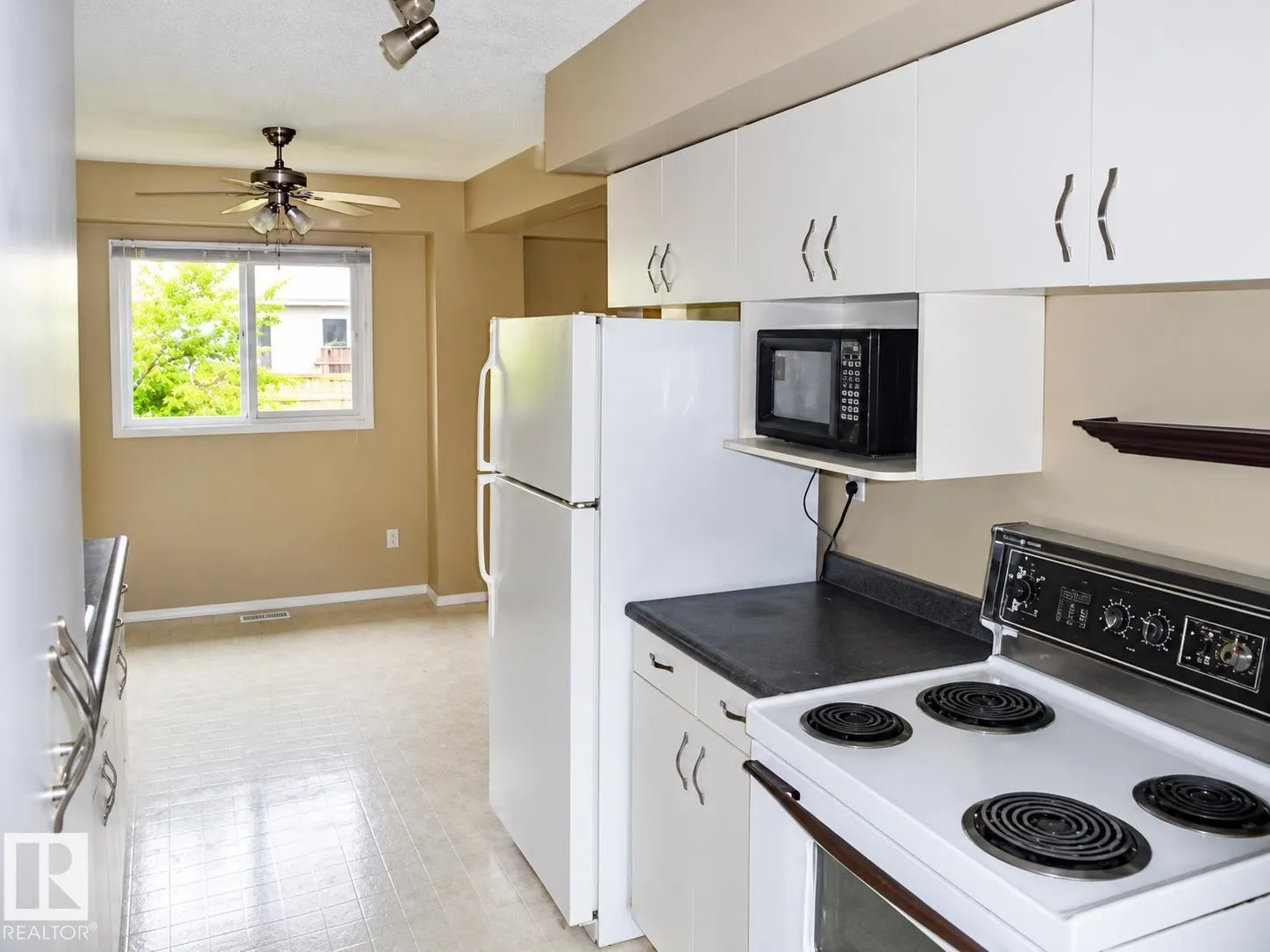 148 CENTENNIAL CO NW