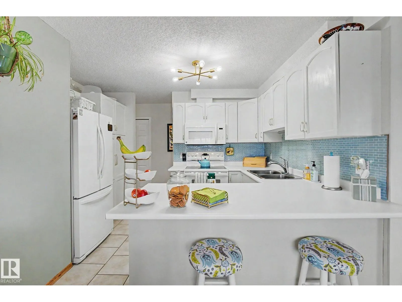 #302 224 CHURCH RD
