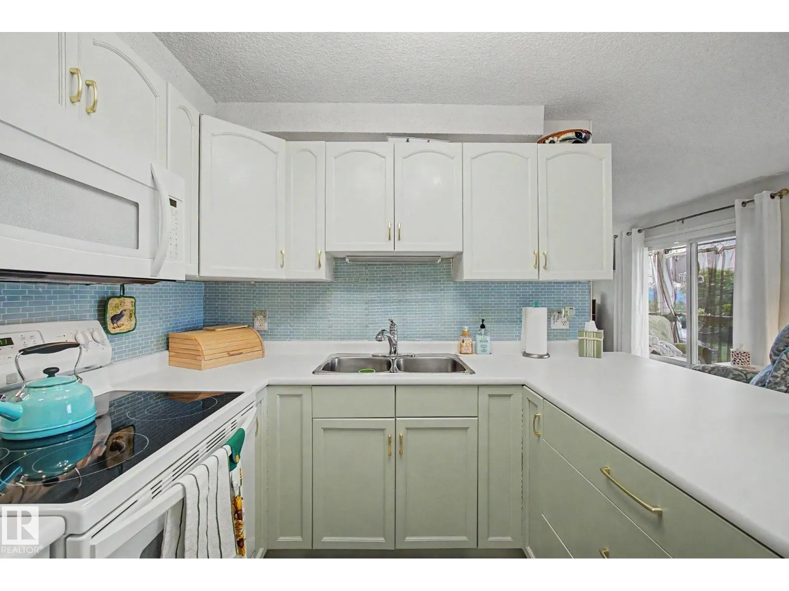 #302 224 CHURCH RD