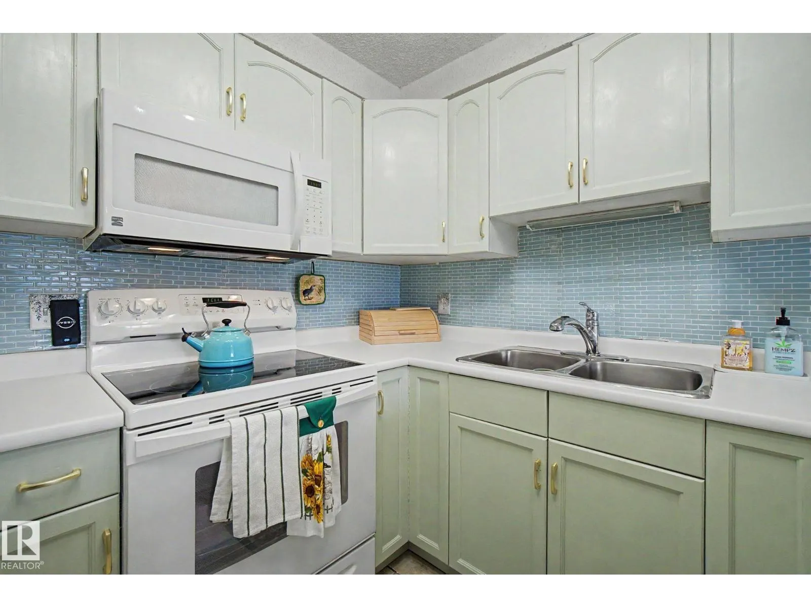 #302 224 CHURCH RD