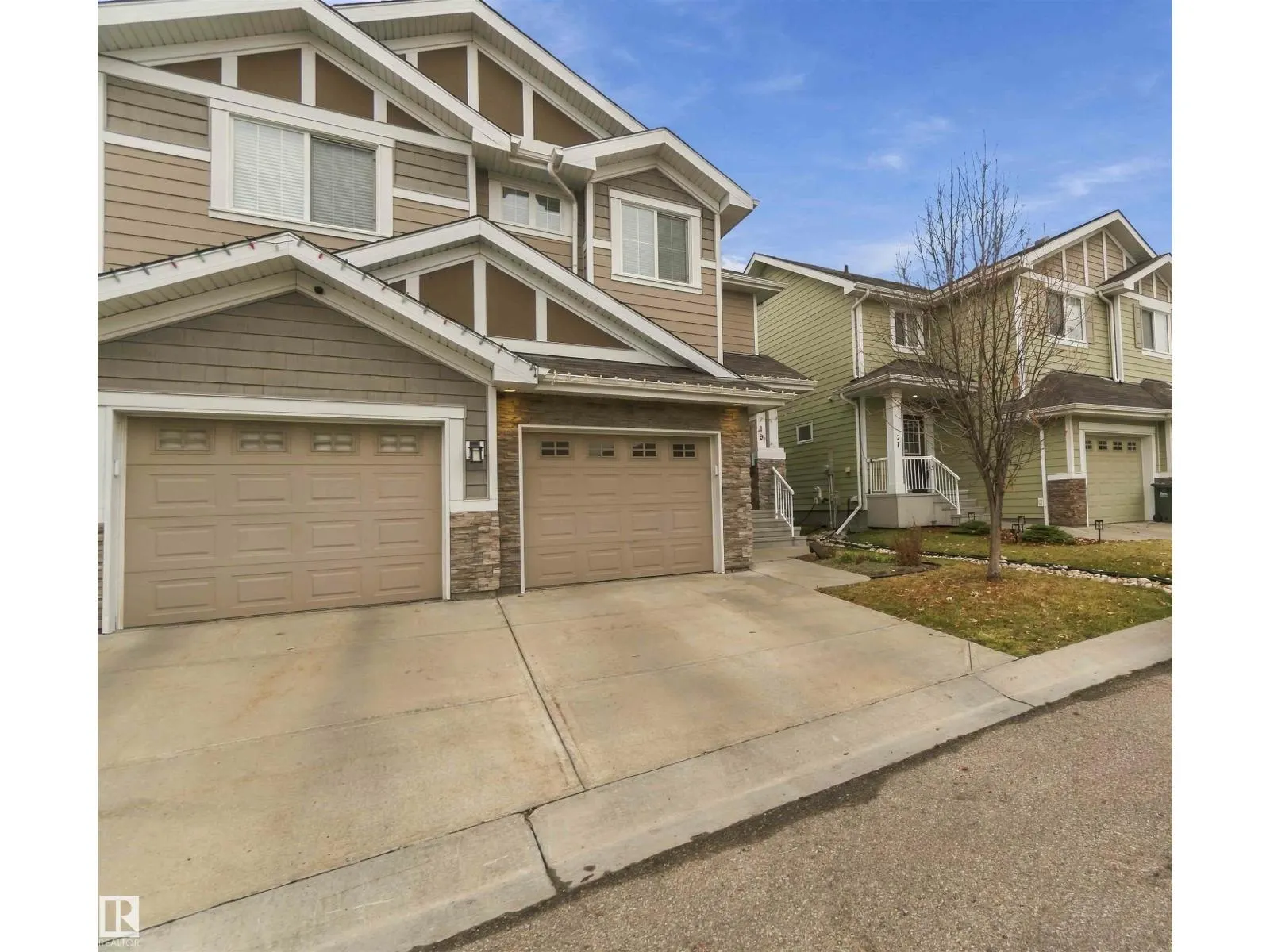 #19 219 CHARLOTTE WY