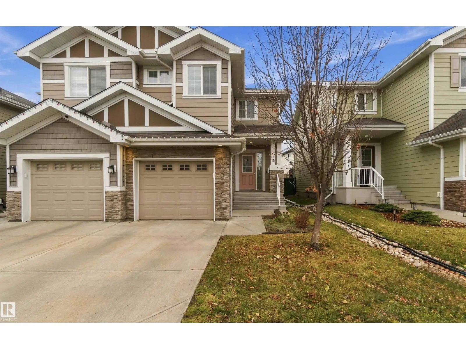 #19 219 CHARLOTTE WY