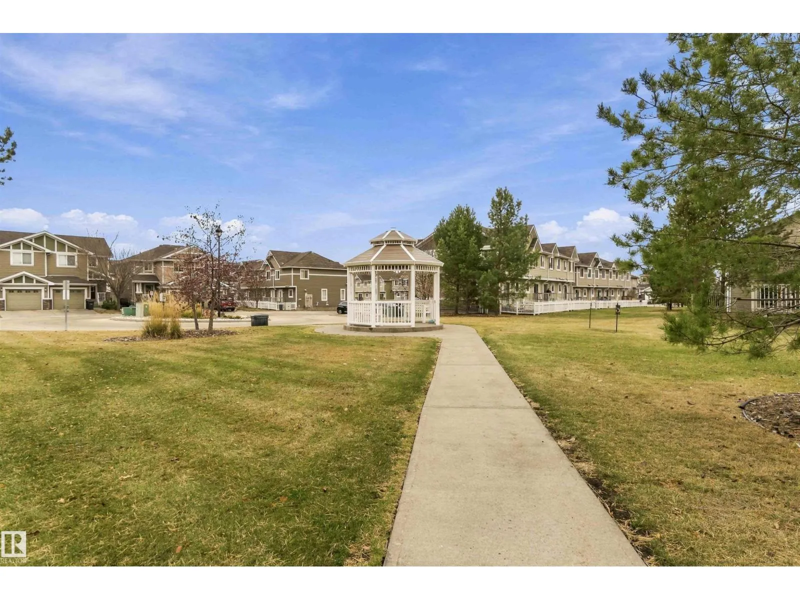 #19 219 CHARLOTTE WY