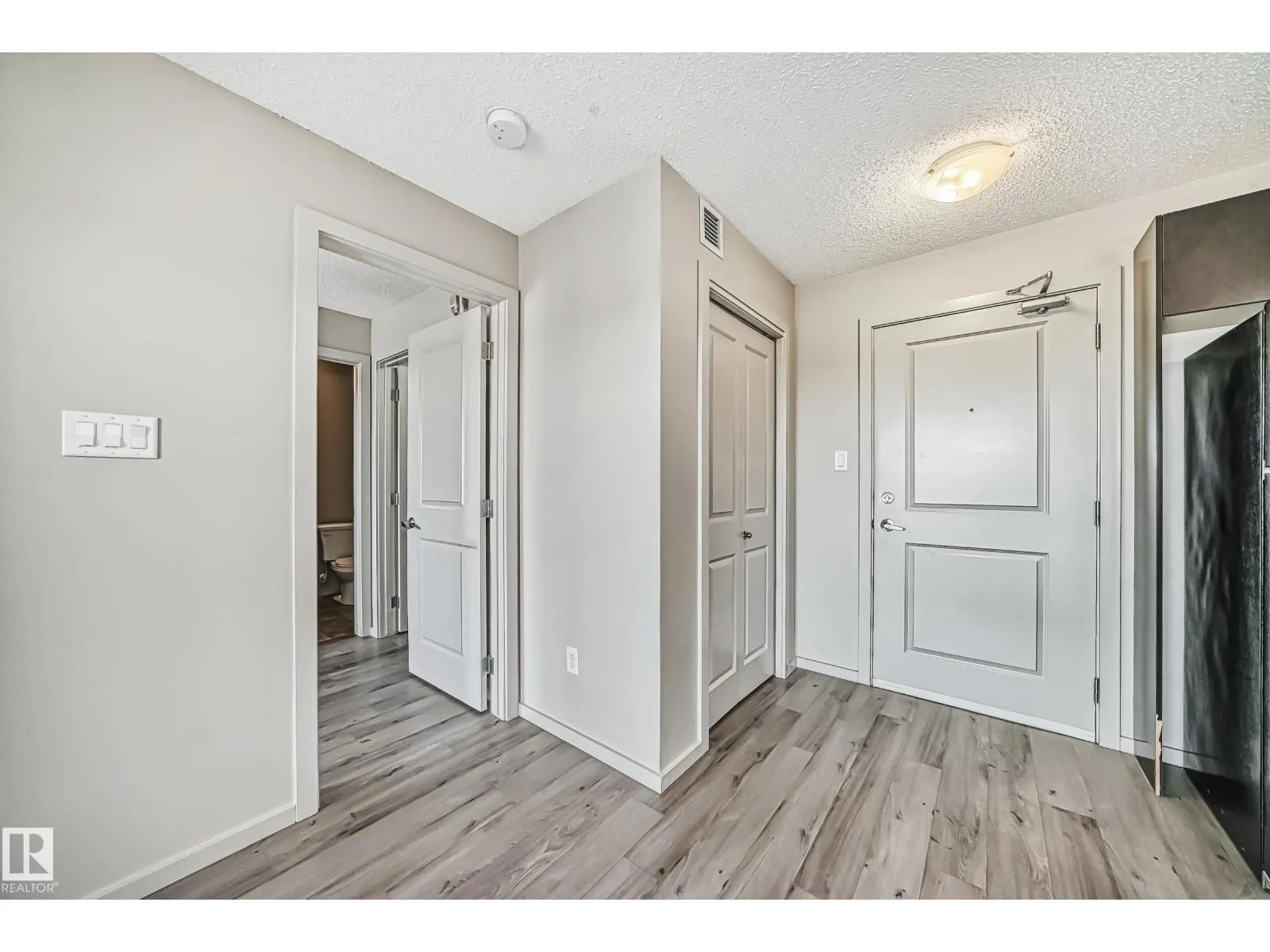 #332 344 Windermere RD NW