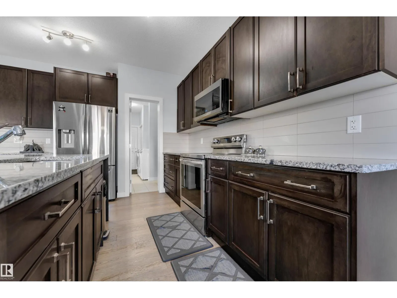 3324 12 AV NW
