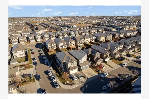 3324 12 AV NW