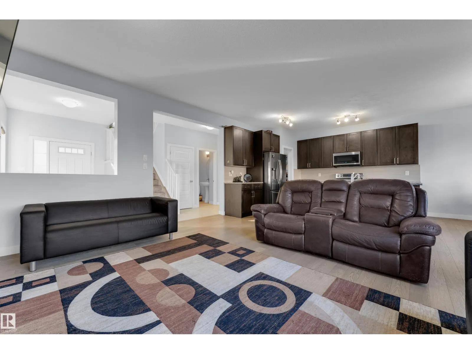 3324 12 AV NW