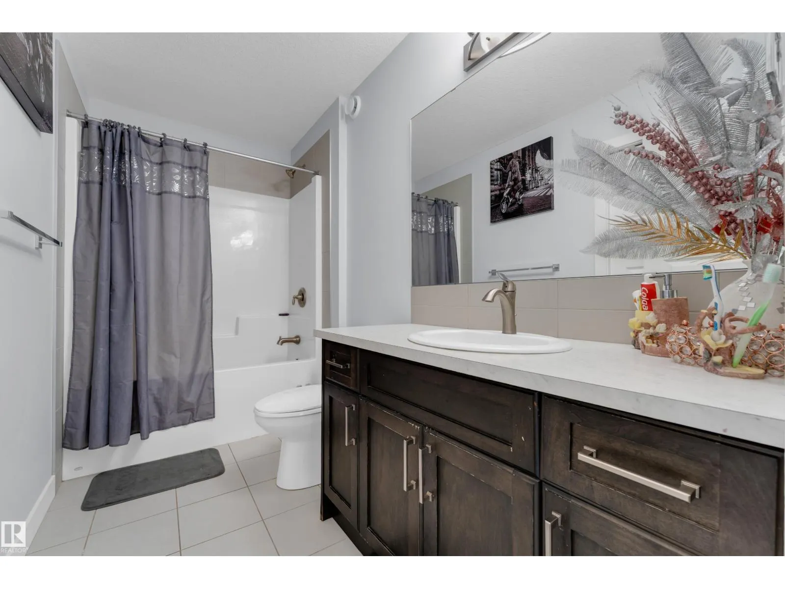 3324 12 AV NW