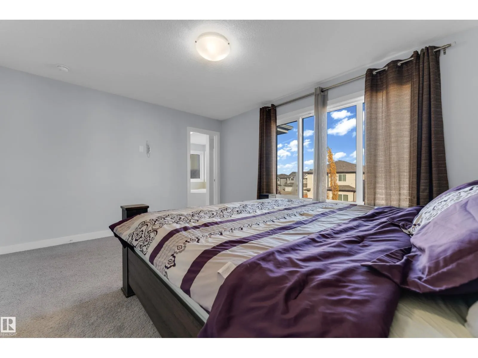 3324 12 AV NW