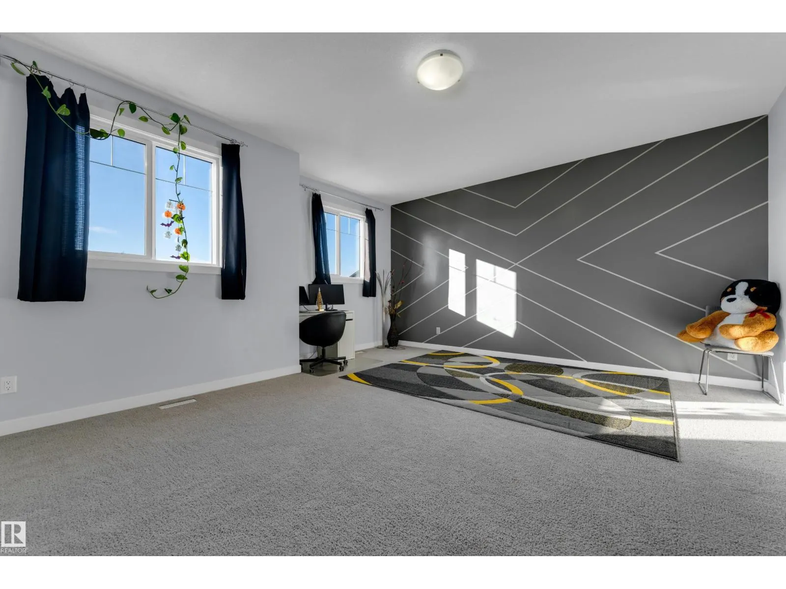 3324 12 AV NW