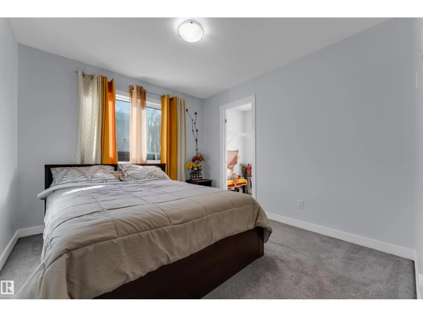 3324 12 AV NW