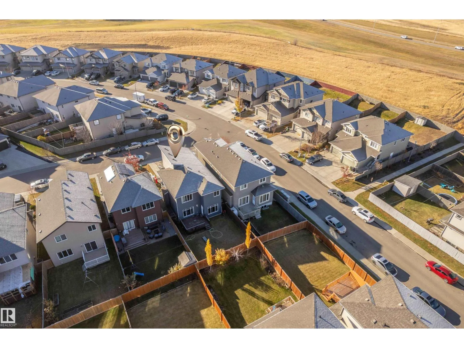 3324 12 AV NW