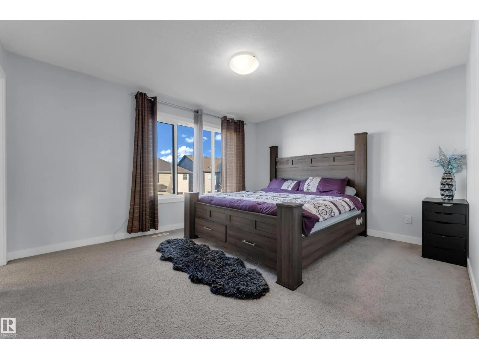 3324 12 AV NW