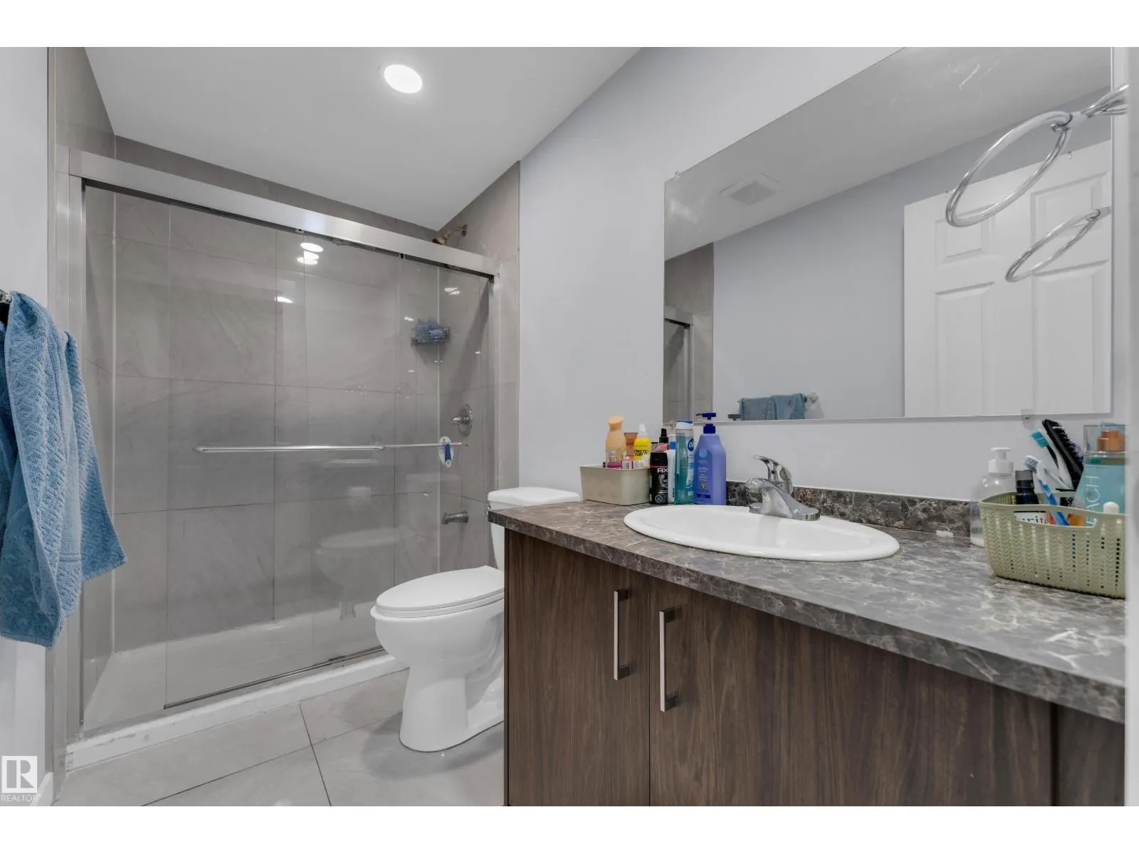 3324 12 AV NW