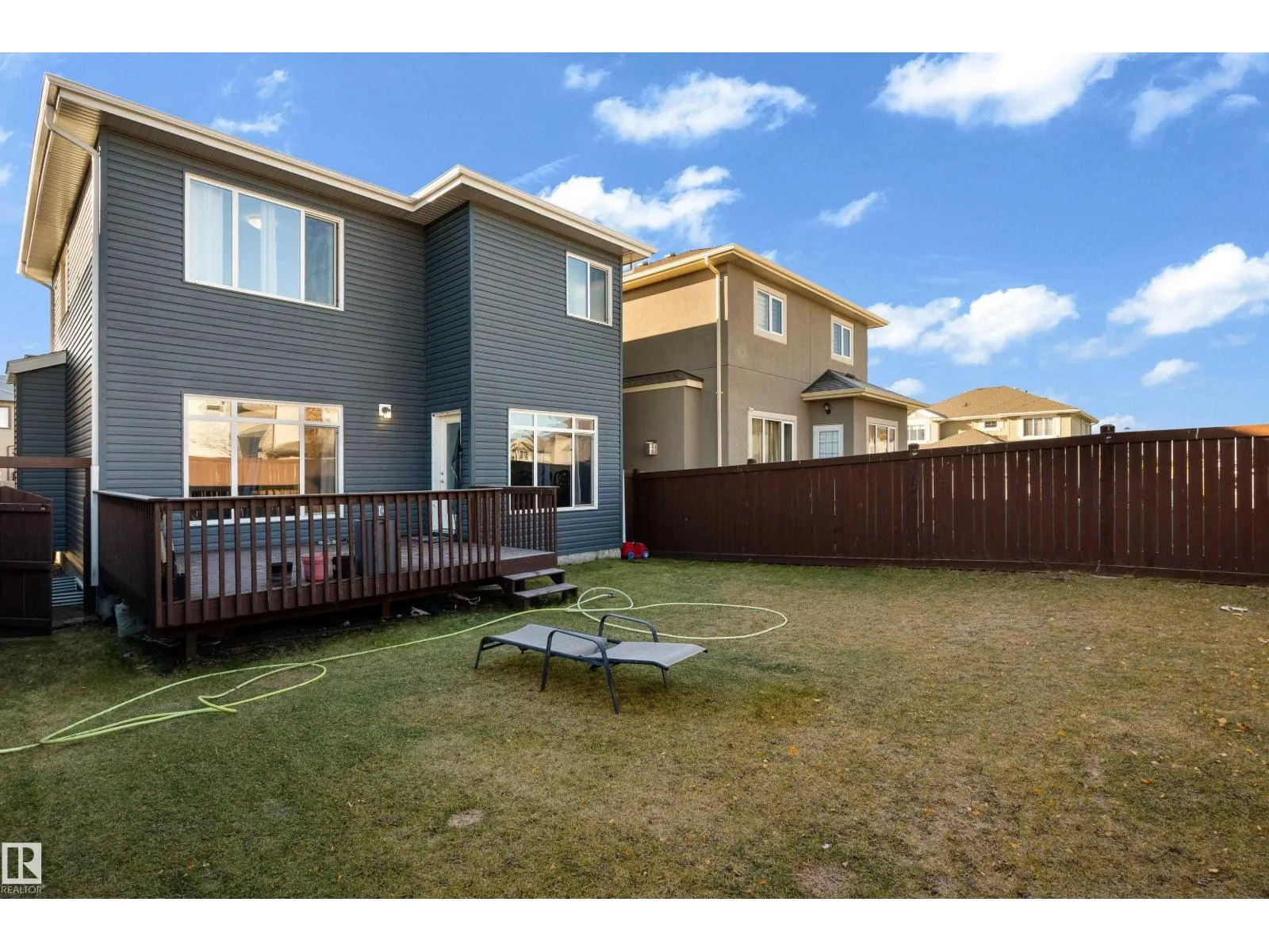 3324 12 AV NW