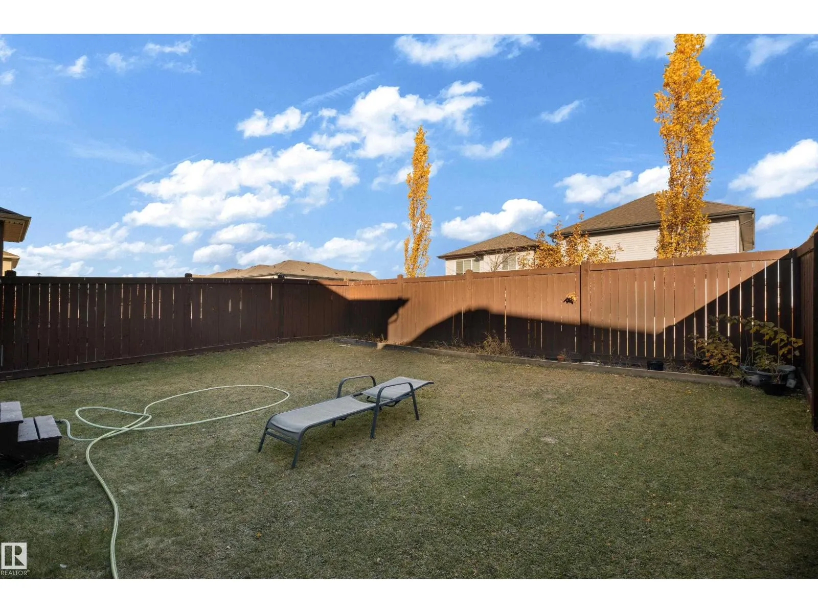 3324 12 AV NW