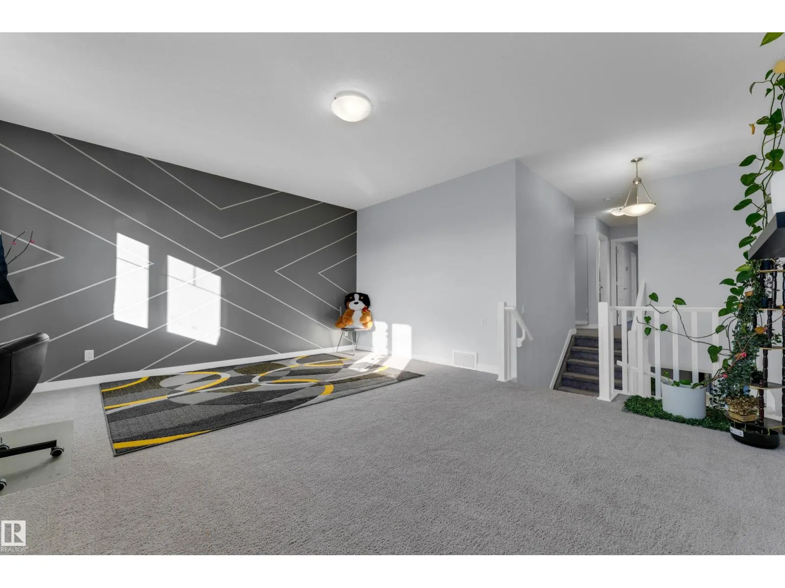 3324 12 AV NW