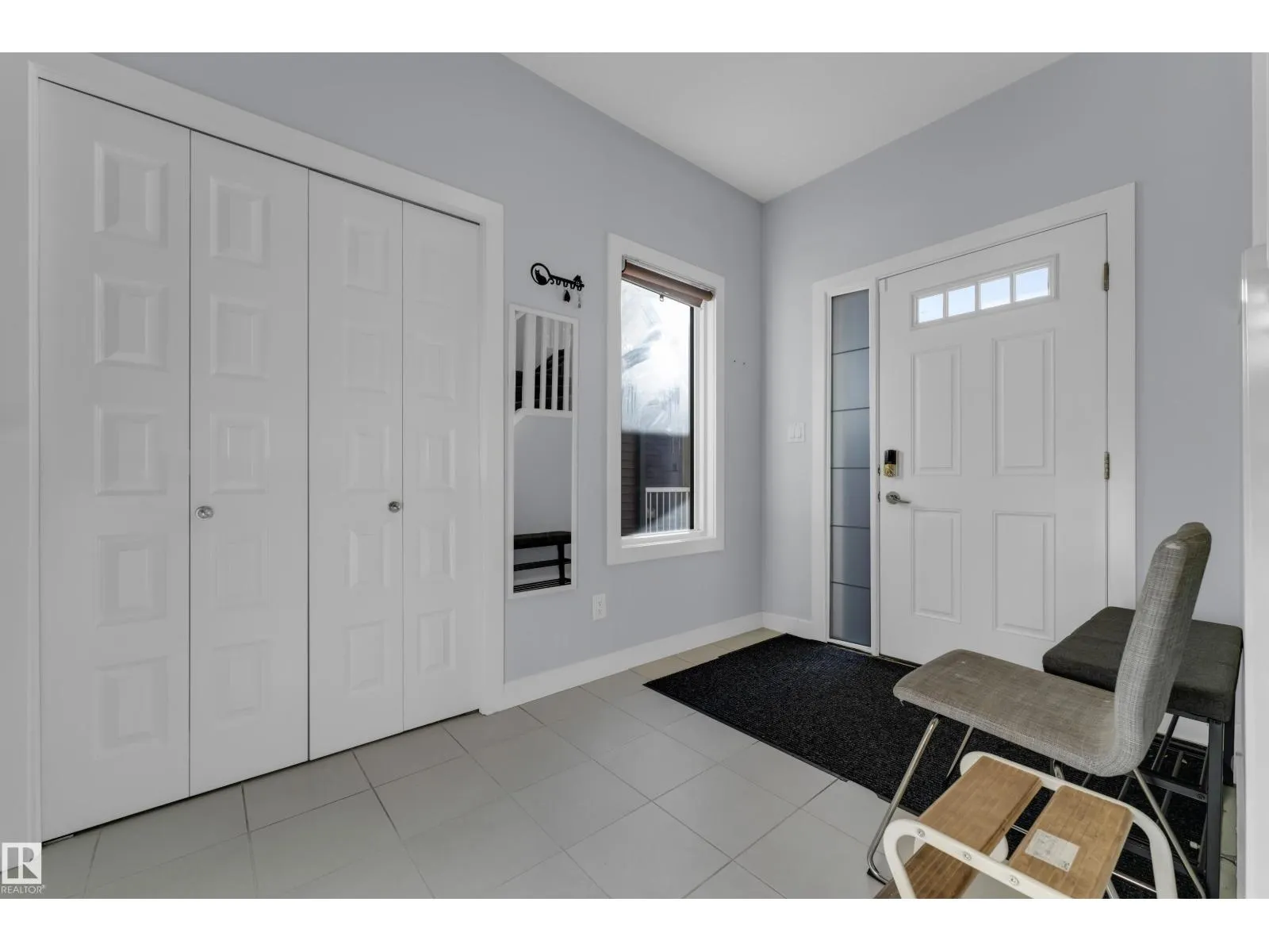 3324 12 AV NW