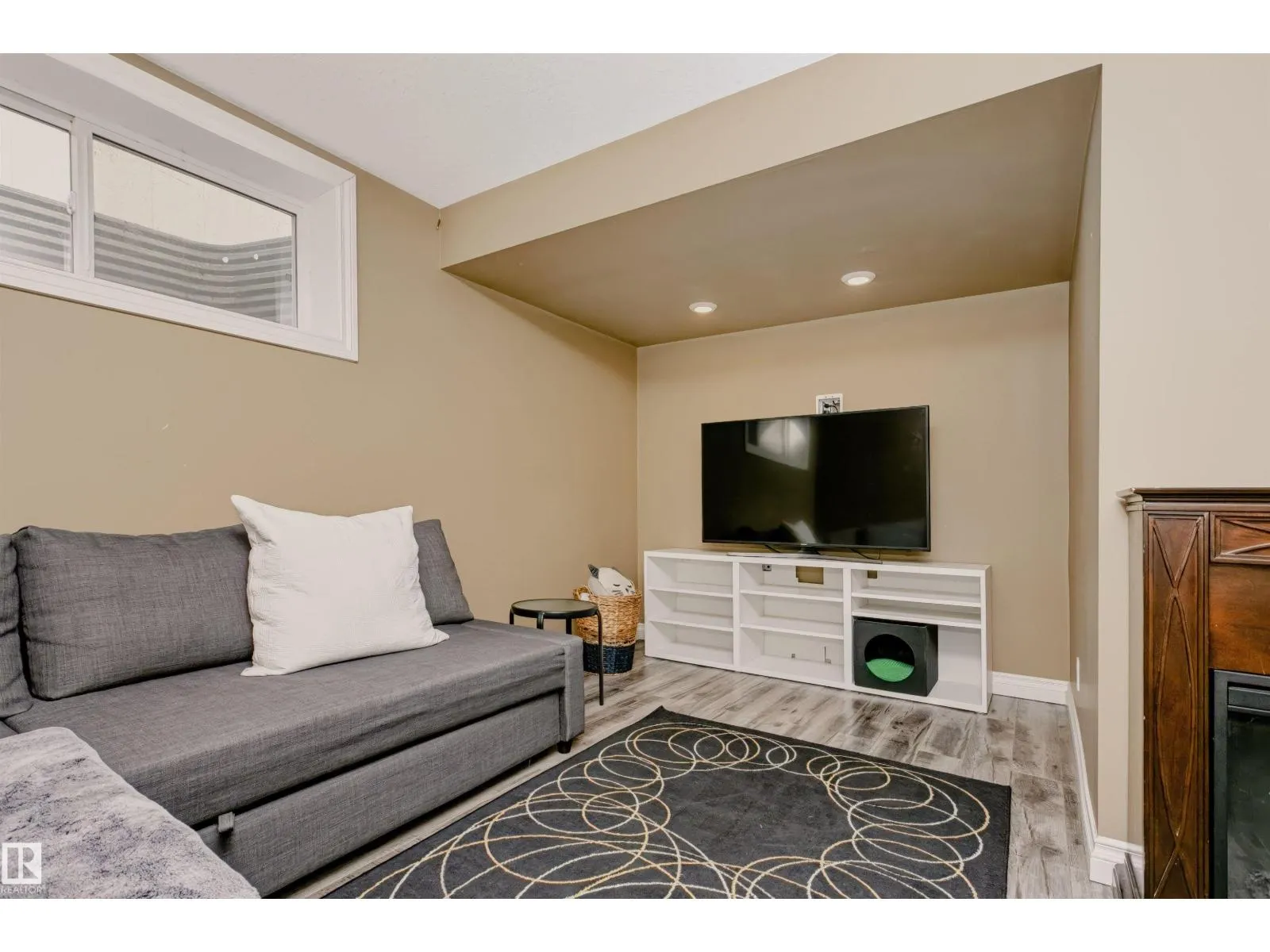 5468 THIBAULT WD NW