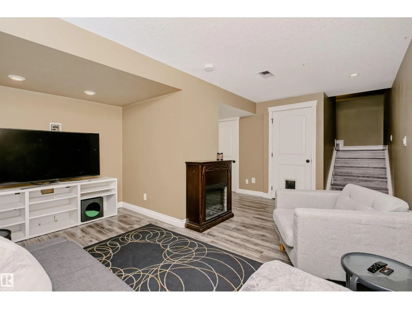 5468 THIBAULT WD NW