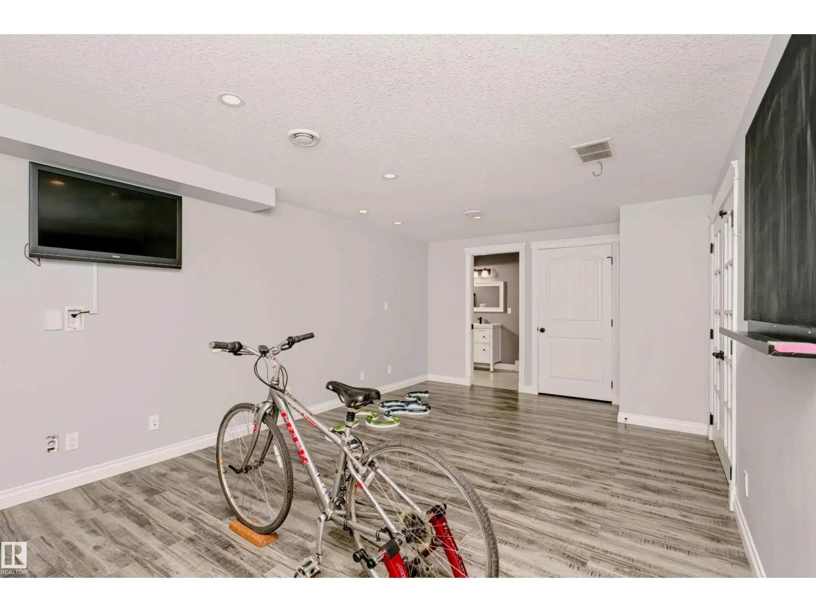 5468 THIBAULT WD NW
