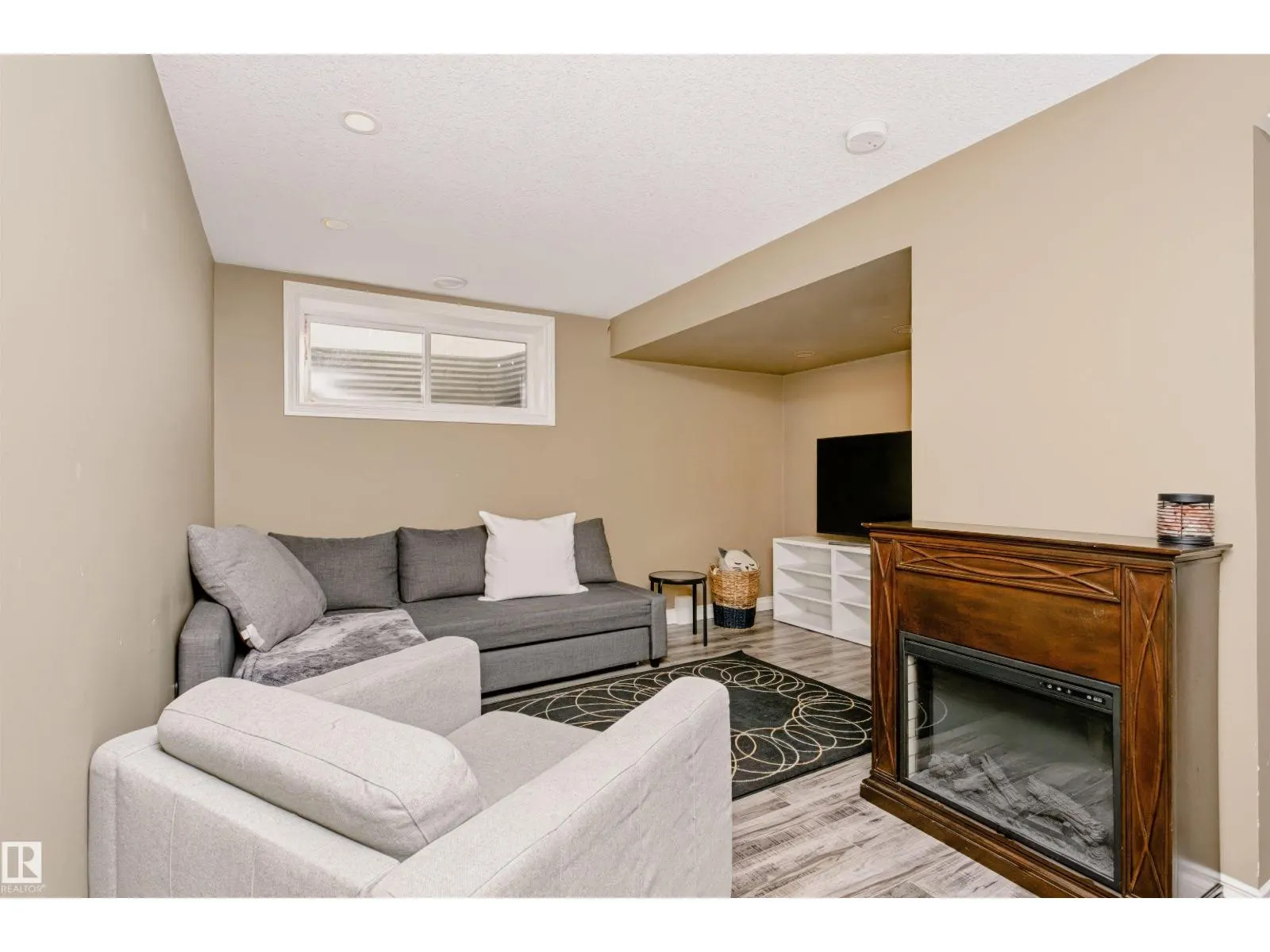 5468 THIBAULT WD NW