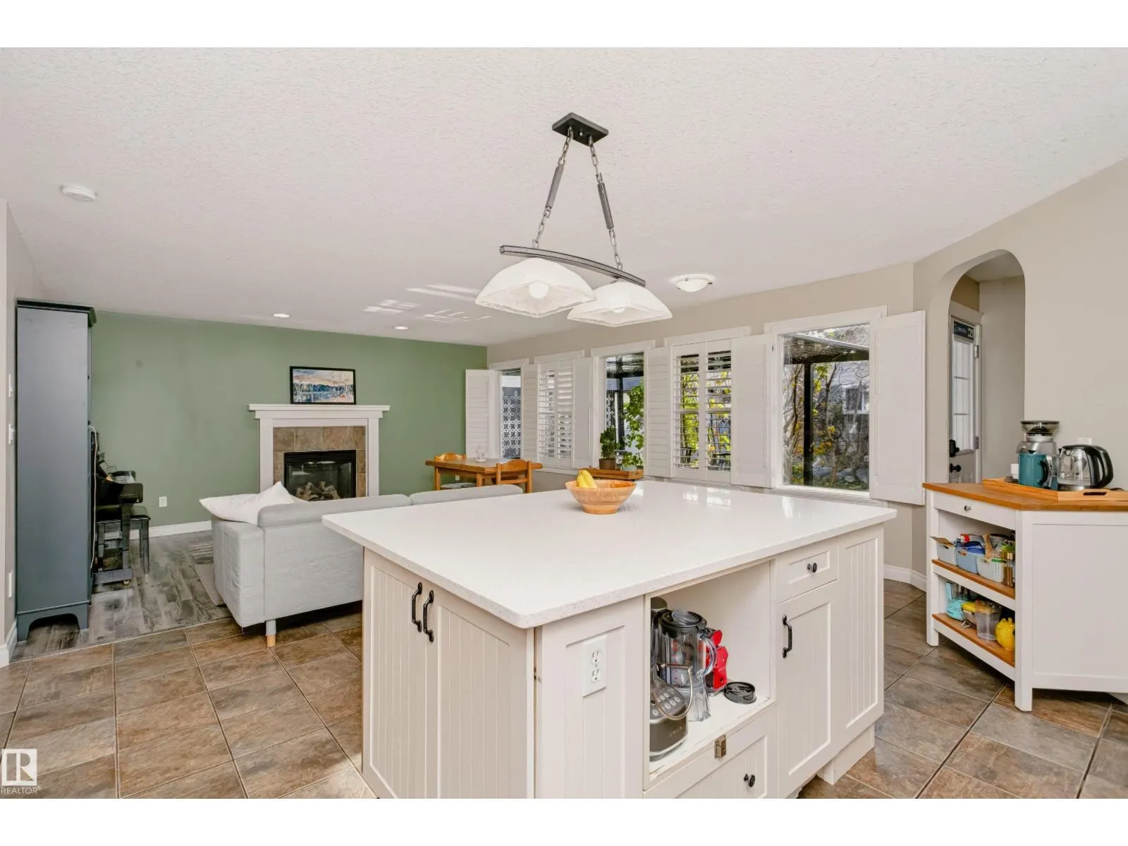 5468 THIBAULT WD NW