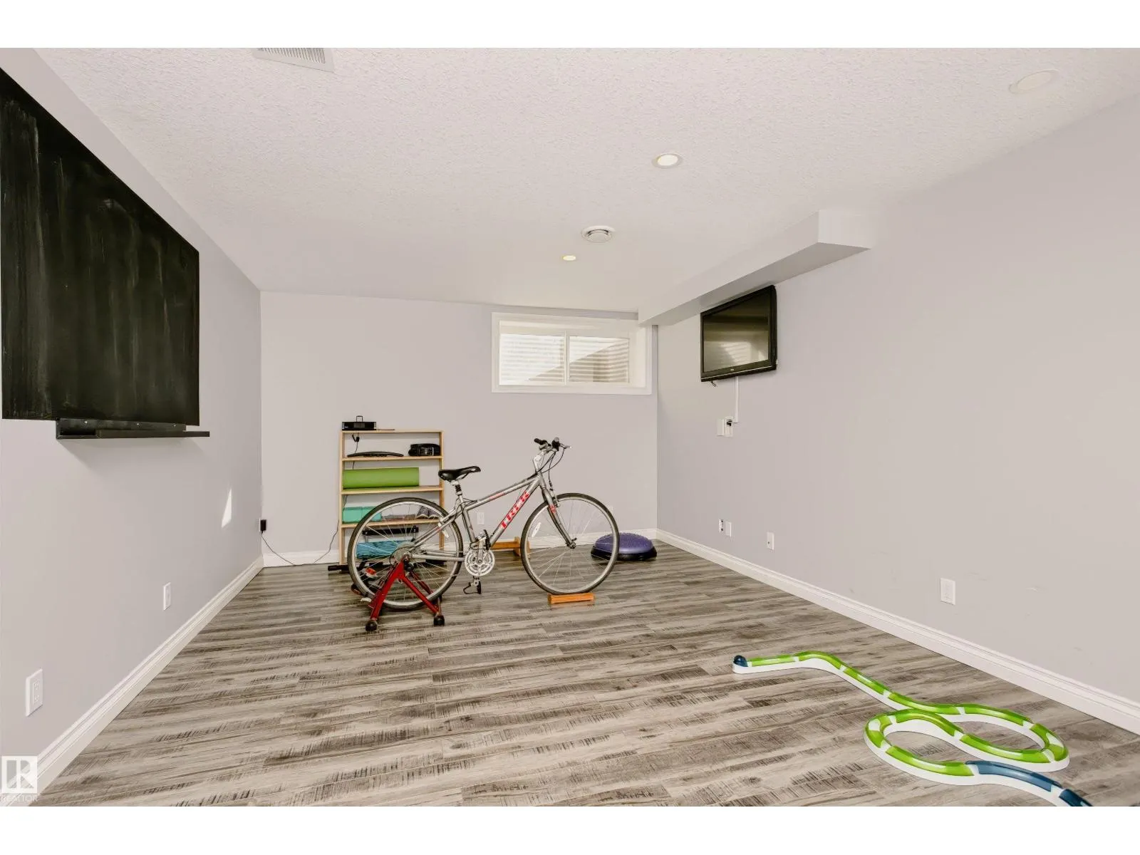 5468 THIBAULT WD NW