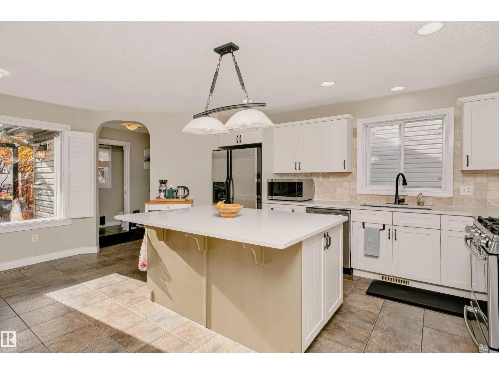 5468 THIBAULT WD NW