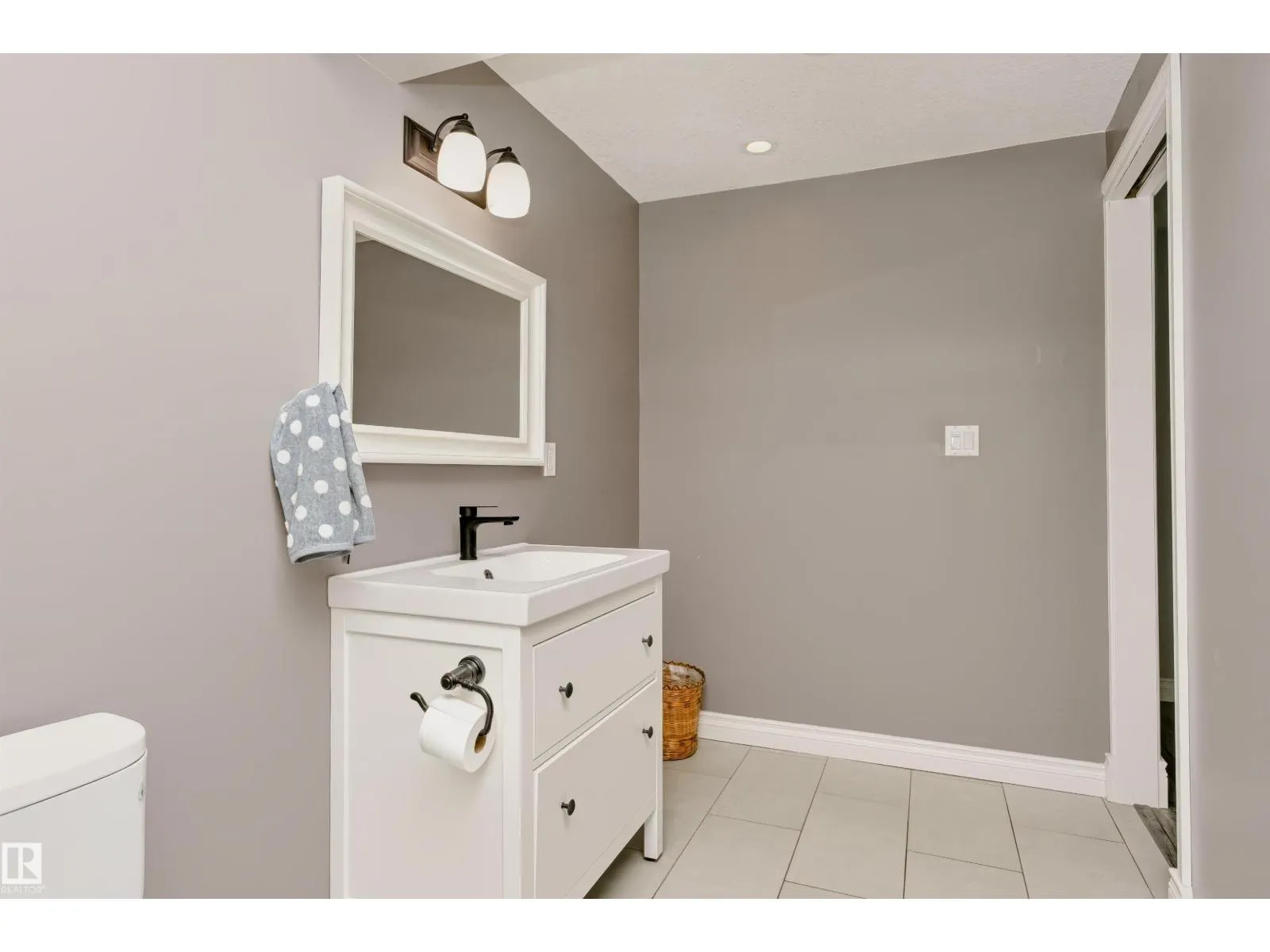5468 THIBAULT WD NW