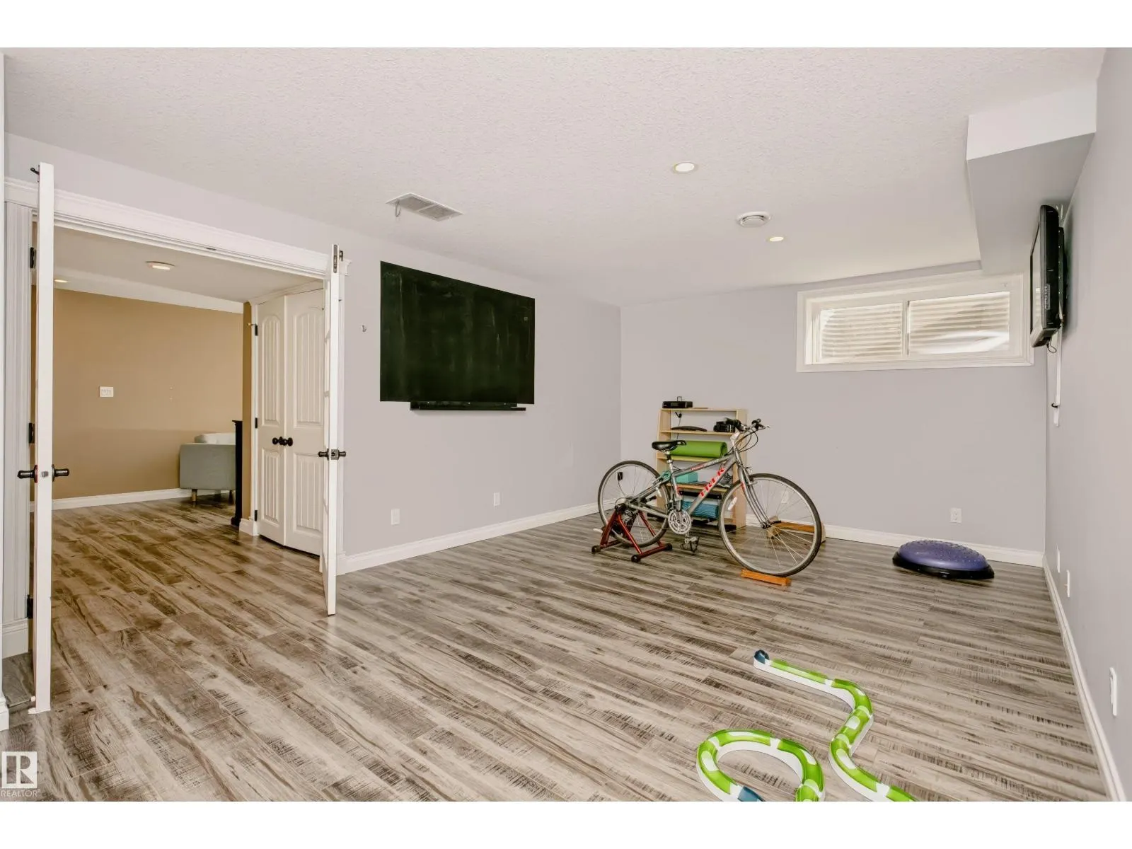 5468 THIBAULT WD NW