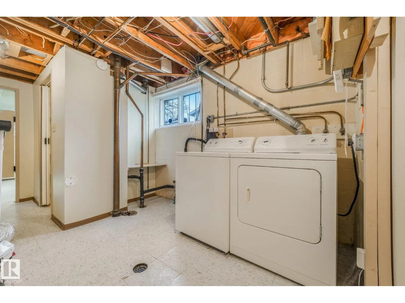 12113 44 ST NW