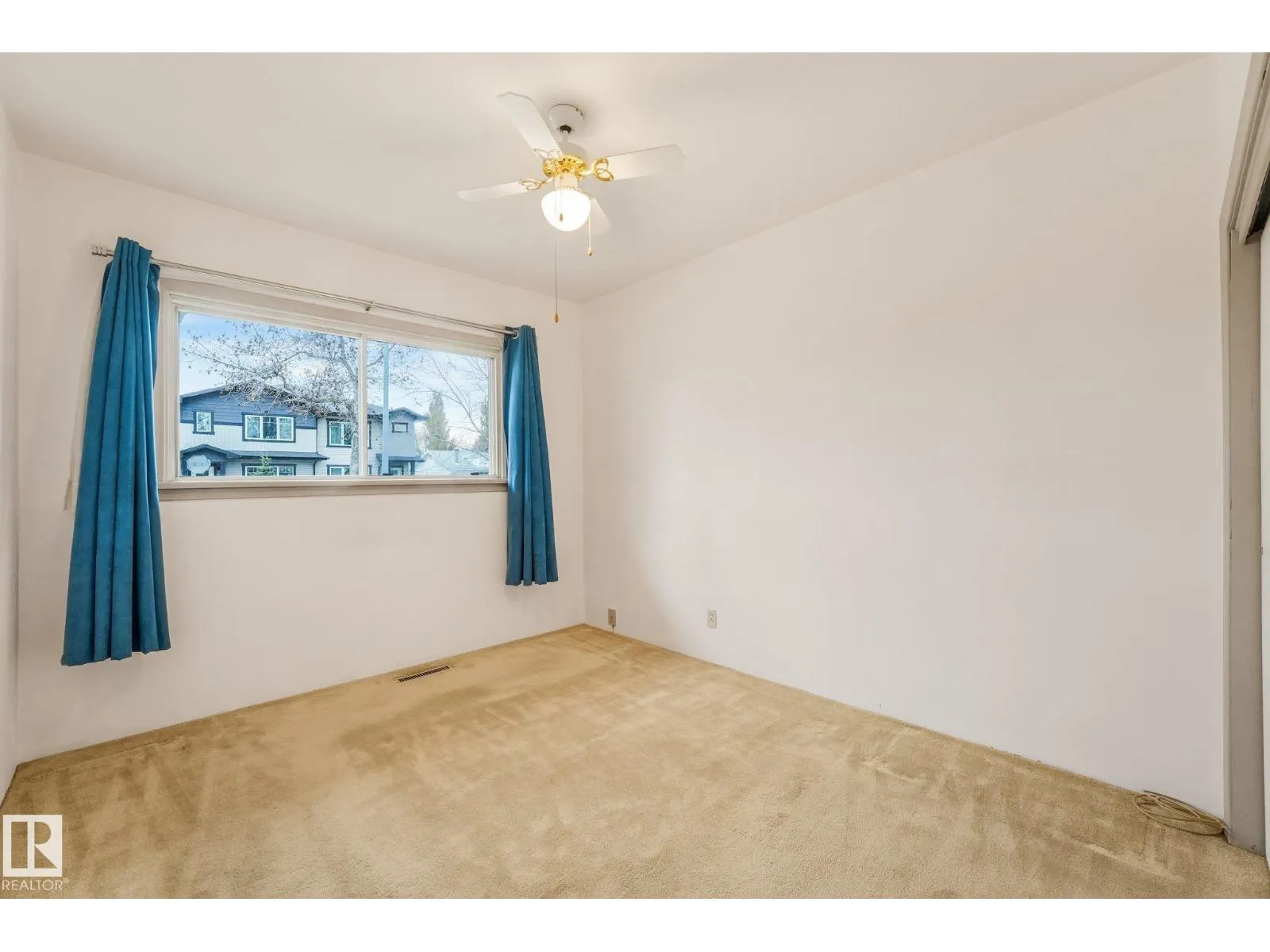 12113 44 ST NW