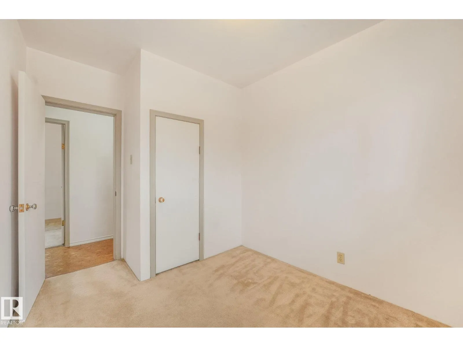 12113 44 ST NW