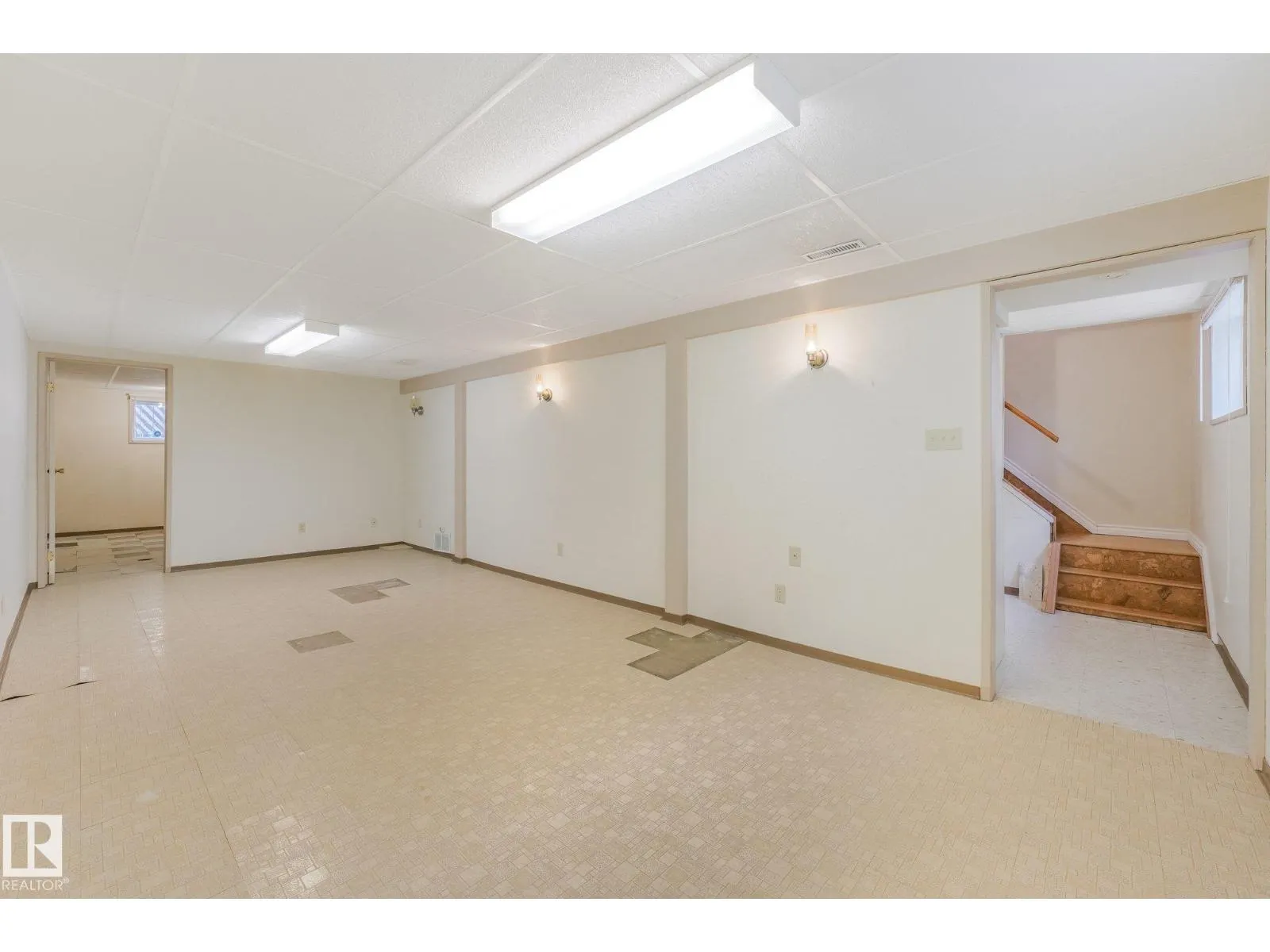 12113 44 ST NW