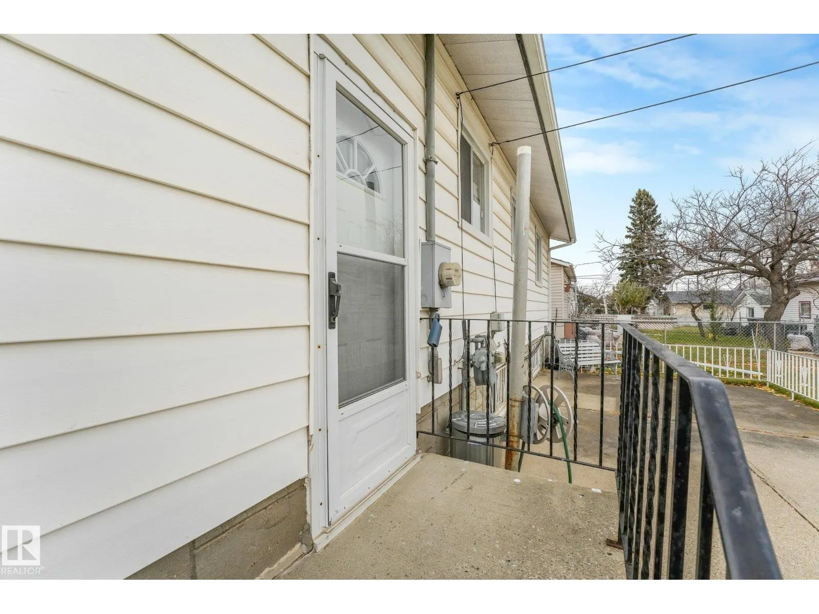 12113 44 ST NW