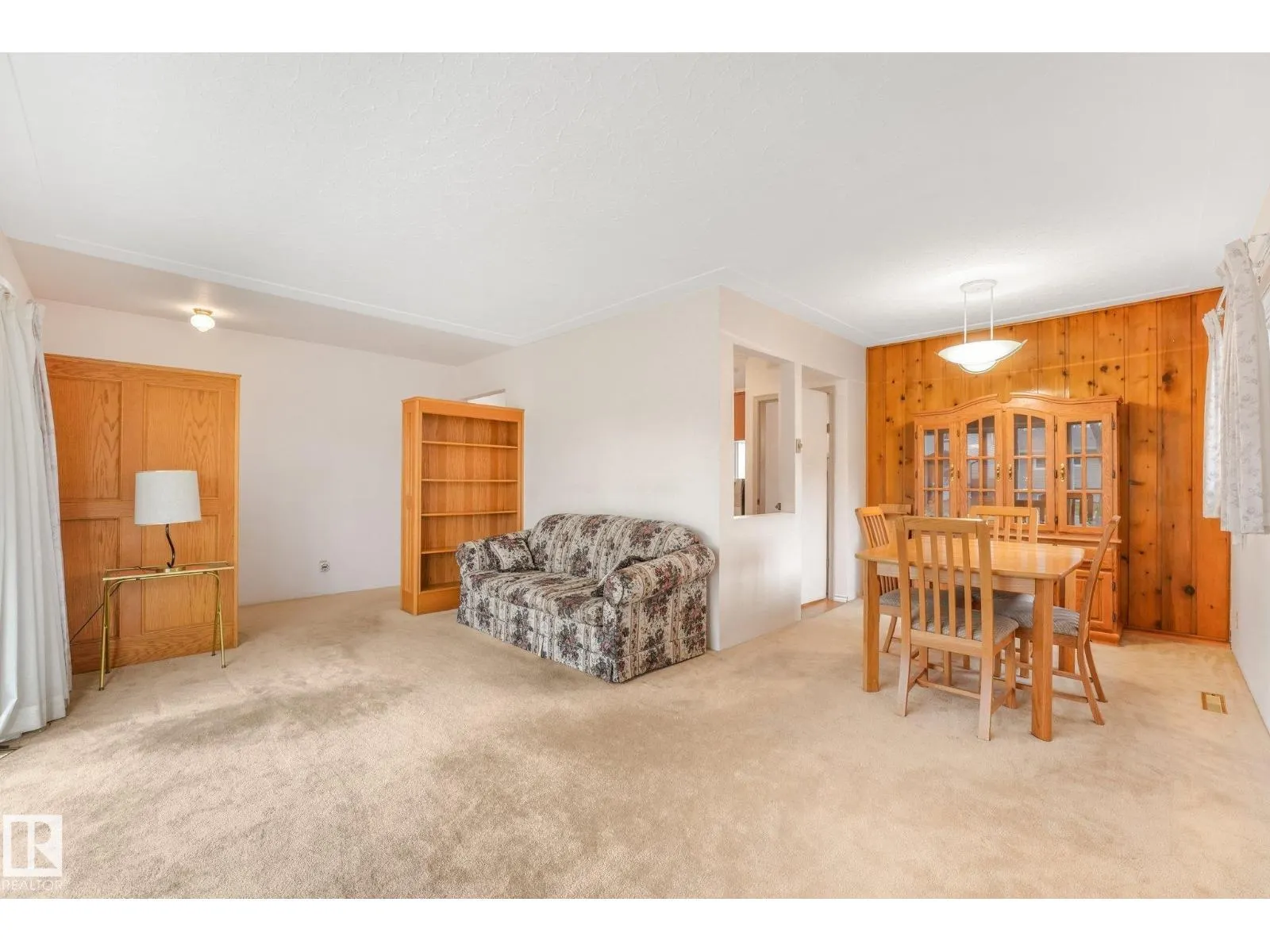 12113 44 ST NW